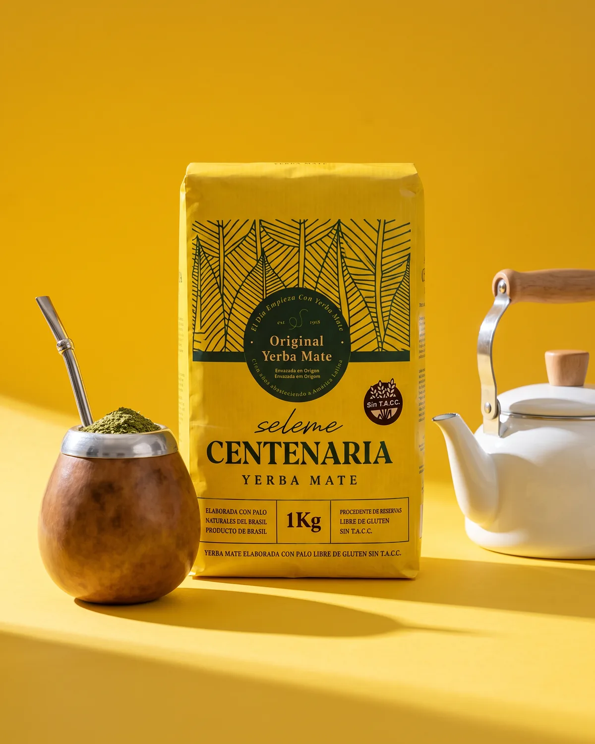 Escena con el paquete de Centenaria Cente Amarilla